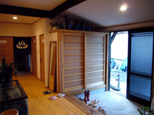 岩手町江刈内の古民家 玄関の様子