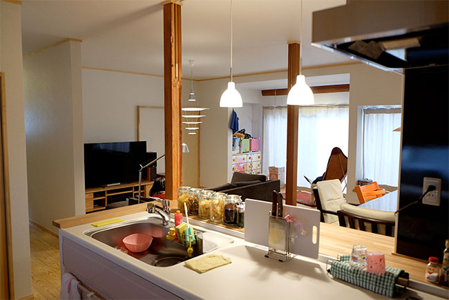 北山の家キッチン側から望む